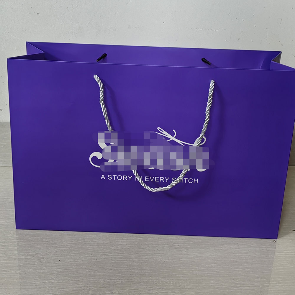 Custom logo metal plate packaged in premium gift bag by a professional handbag hardware supplier for brand owners