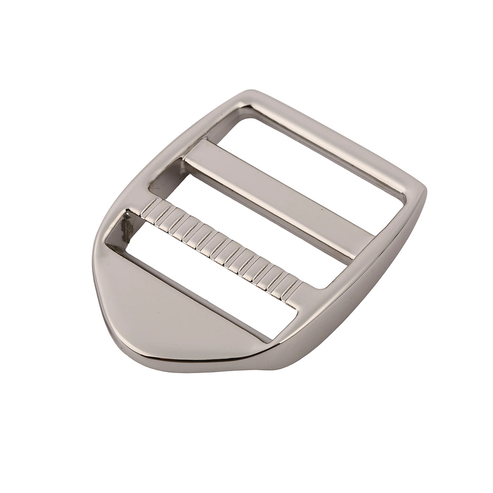 Metal strap adjuster for backpacks with adjustable strap buckle structure