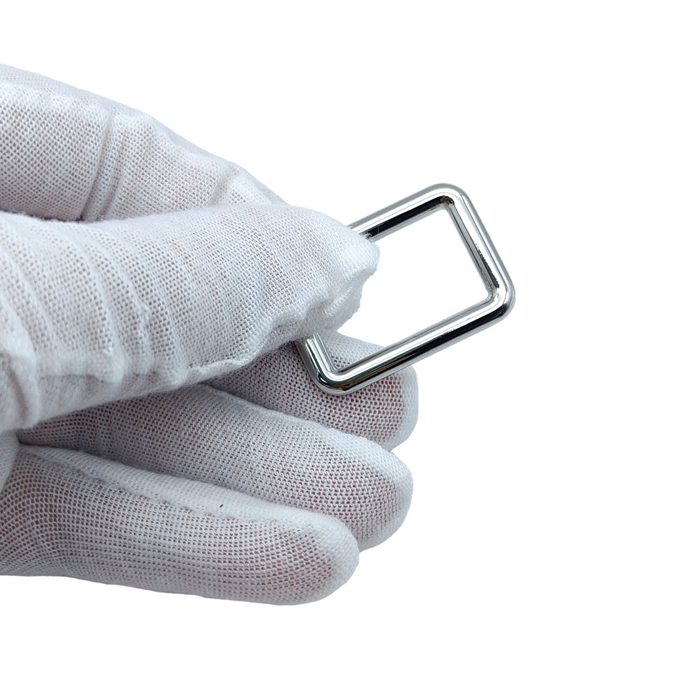 QC inspection of zinc alloy bag hardware and strap connector ring